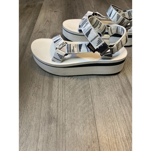 Teva Women’s Platform Sandals Size 6 White Black Strappy Comfort Sport Shoes - Picture 3 of 7